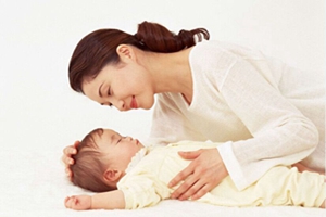 哄宝宝睡觉常见错误做法